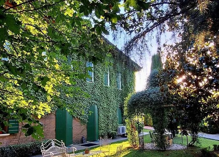 赛尔切酒店 2* 蒙瑟里奇